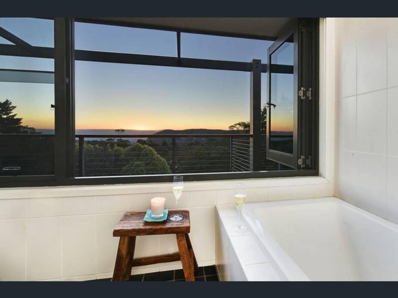 Narrow Neck Views - Peaceful 4 Bedroom Home With Stunning Views! Katoomba Bagian luar foto